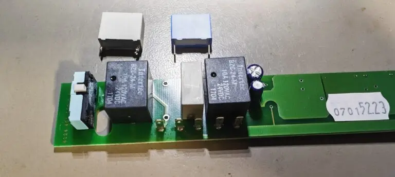 Rohrmotor Reparatur, Becker Platine mit defektem X2 Kondensator service-rohrmotor.de service rohrmotor com Mike Robin Springer